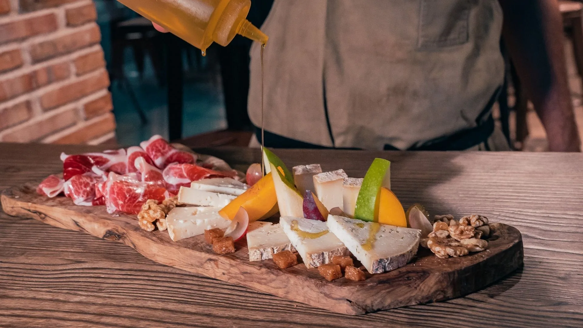 Crû Vinería, hostelería de Castellón: marca, fotografía y comunicación por La Bombilla Creativa