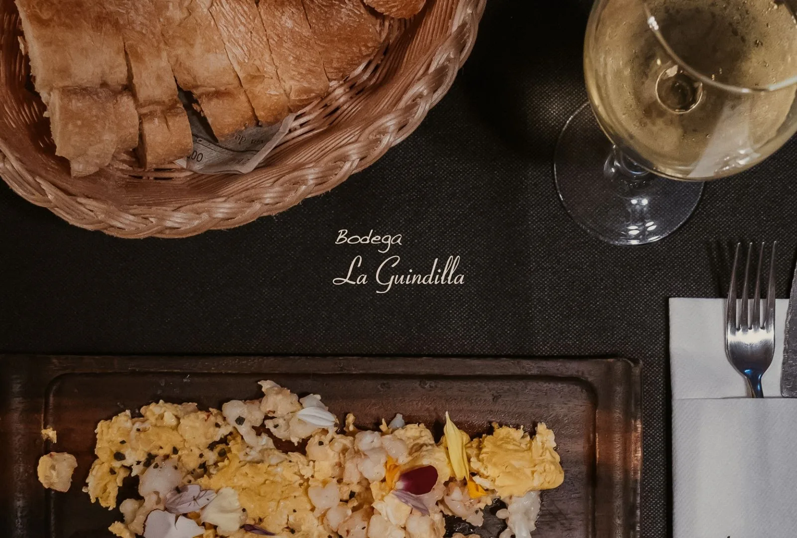 Fotografía de su imagen de marca de Bodega La Guindilla, cliente de La Bombilla Creativa en Castellón