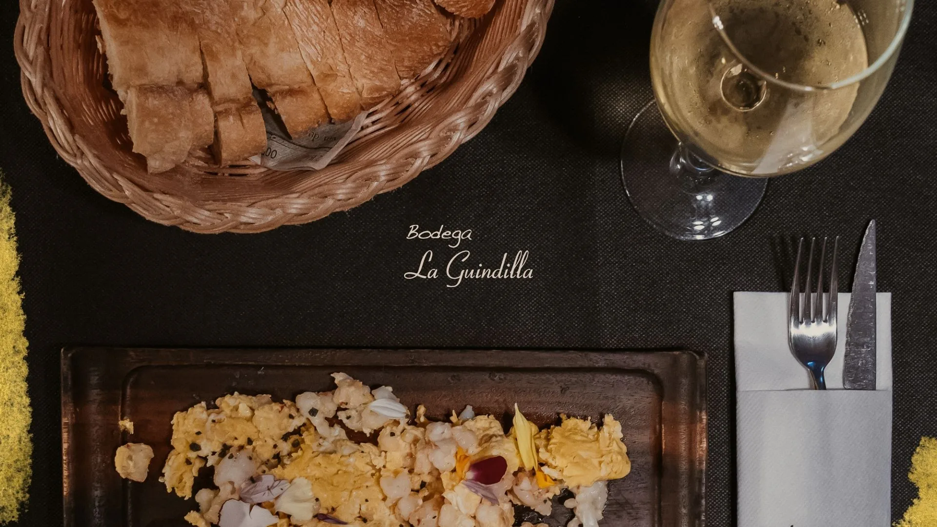 Fotografía de su imagen de marca de Bodega La Guindilla, cliente de La Bombilla Creativa en Castellón