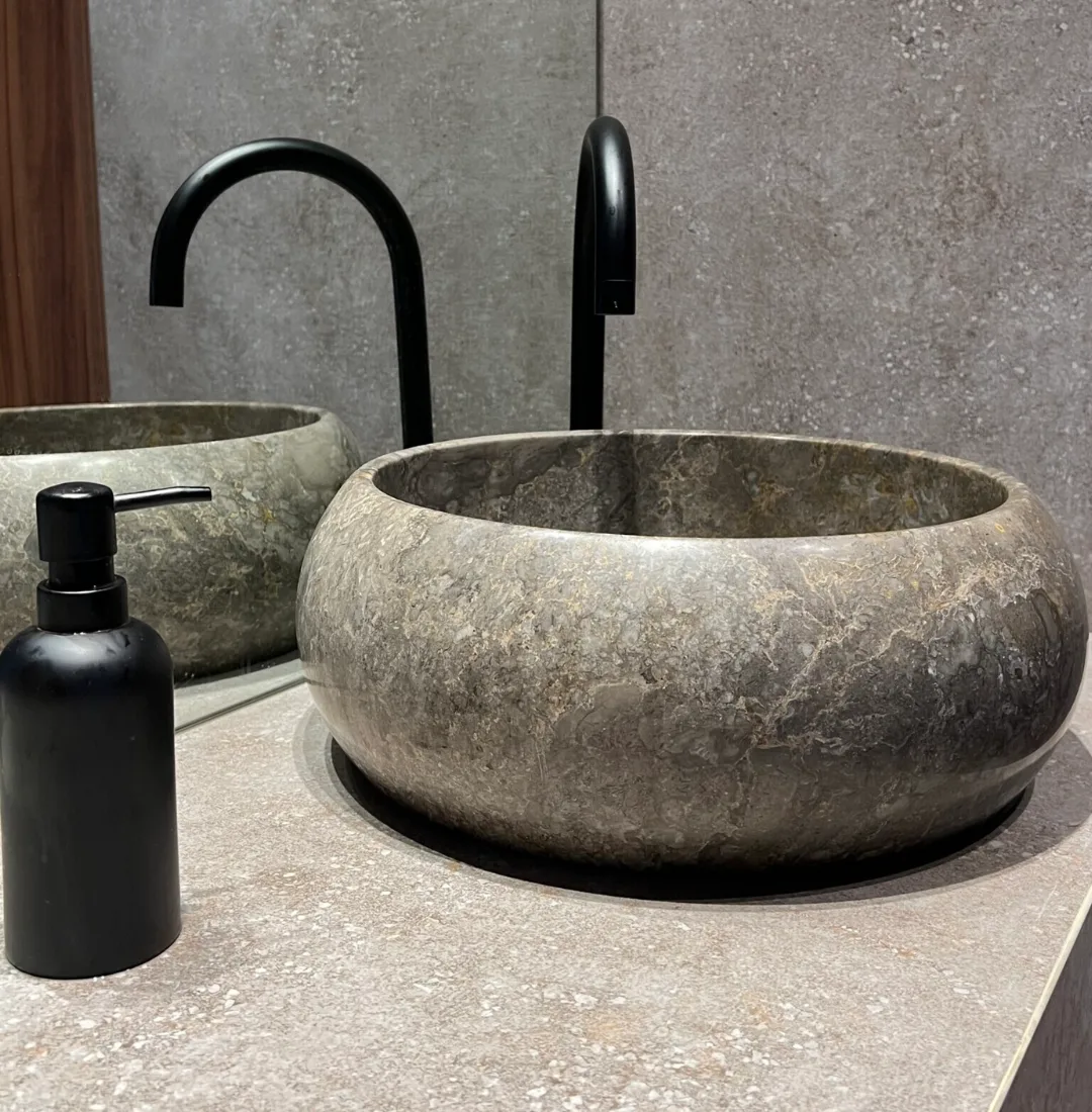 Fotografía de sus lavabos de La Tienda del Baño, cliente de La Bombilla Creativa en Castellón