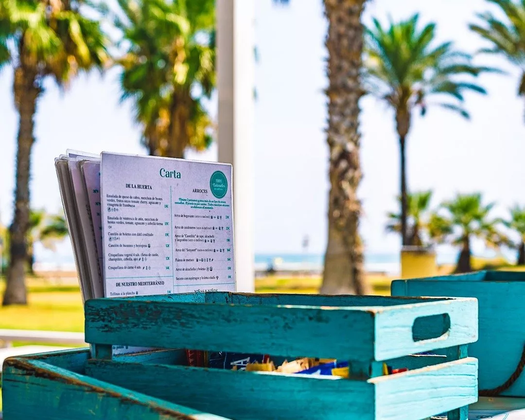 RI&CO · terraza de playa