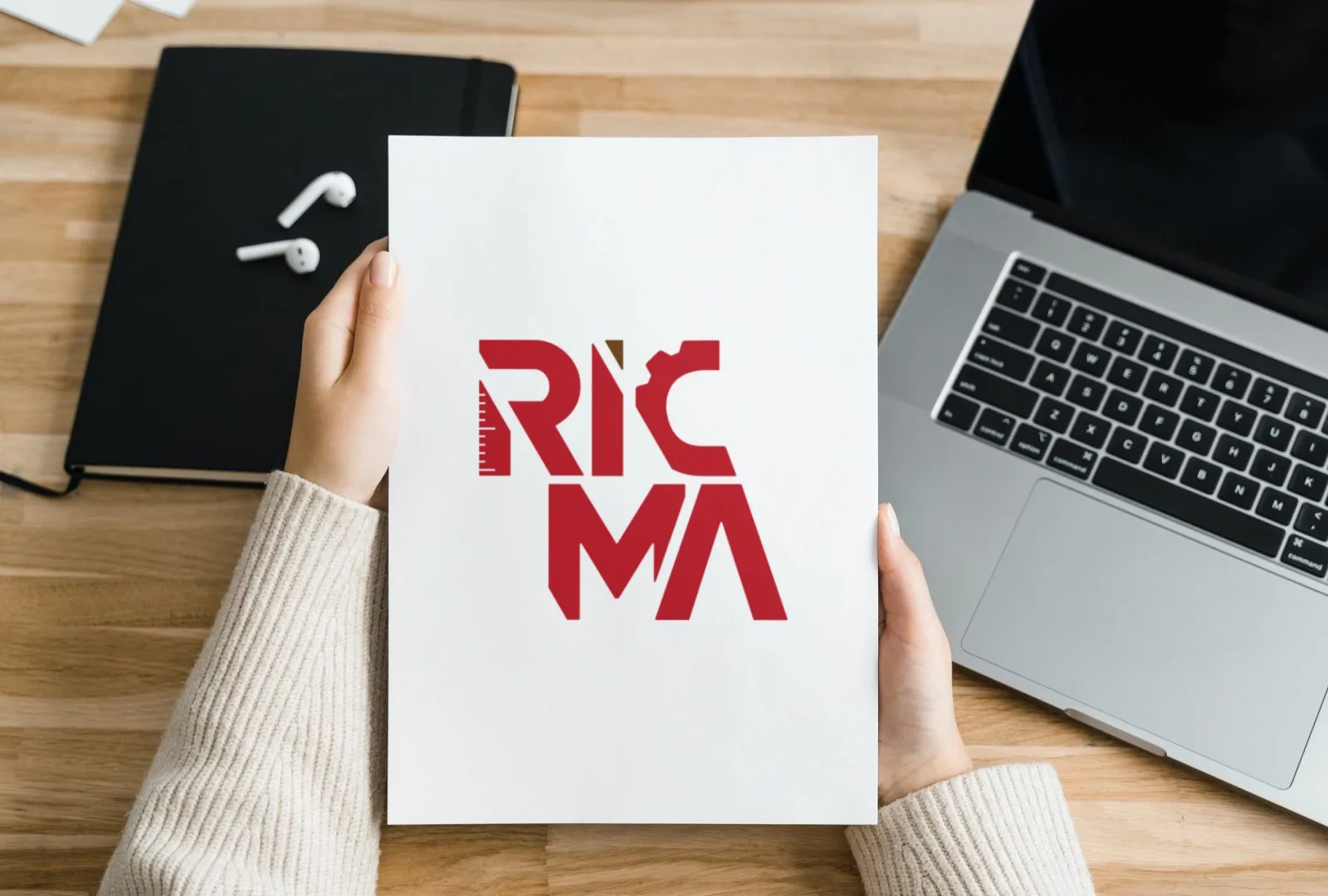 Fotografía de la web que le hemos hecho de Talleres Ricma, cliente de La Bombilla Creativa en Castellón