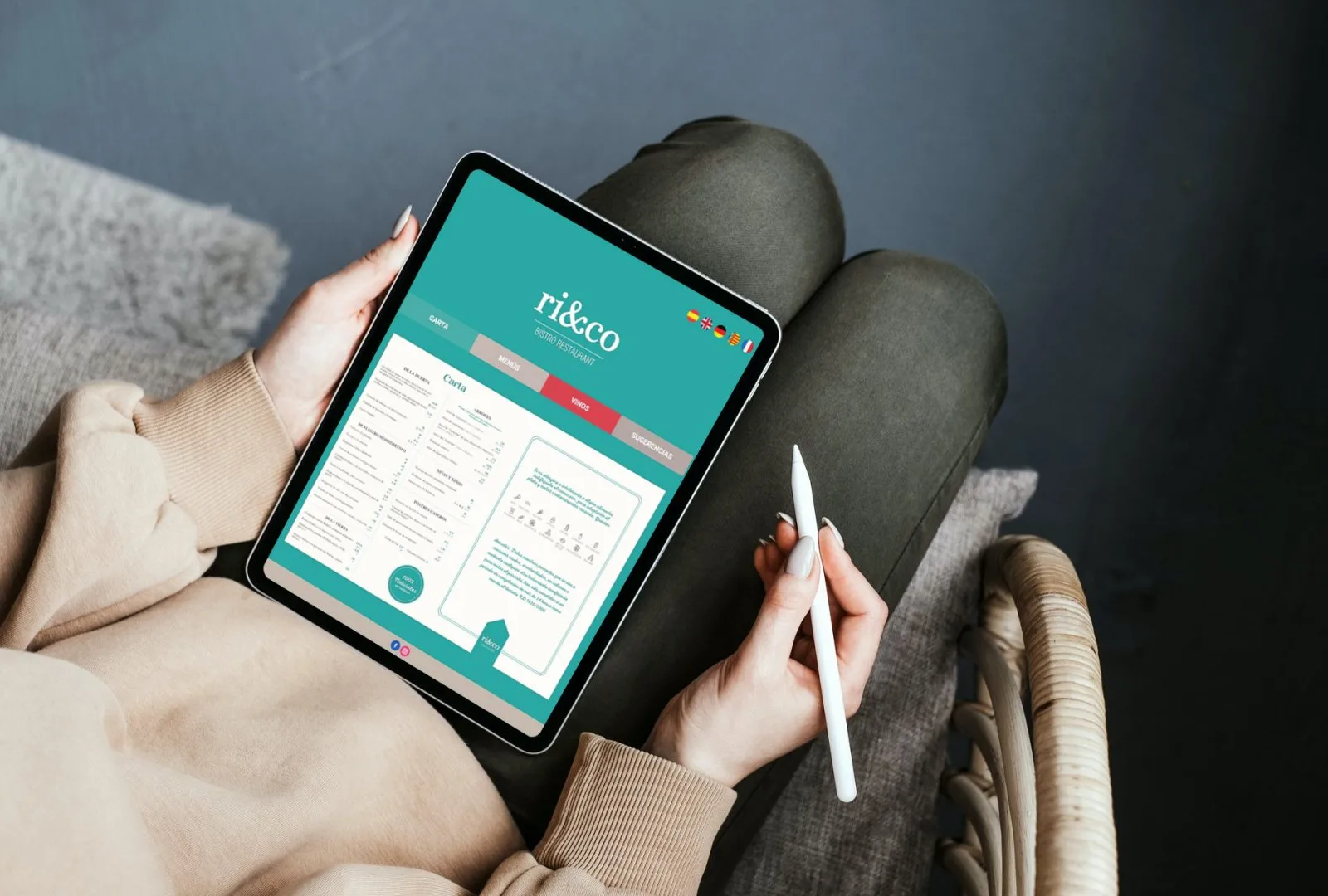 Fotografía de la web que le hemos hecho de RI&CO, cliente de La Bombilla Creativa en Castellón